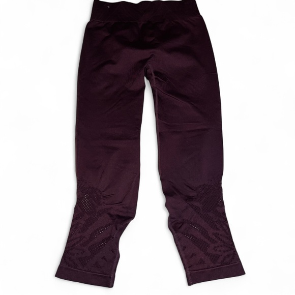 Aerie Deep Purple/Burgundy Leggings with floral detail, Like 🆕 - Picture 2 of 5
